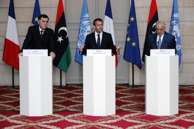 Znepriatelení lídri Líbye sa na rokovaní v Paríži dohodli o možných voľbách