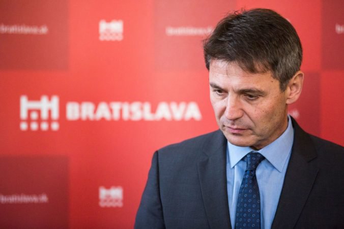 Bratislavské mestské zastupiteľstvo sa skončilo predčasne, poslanci slovne útočili na primátora
