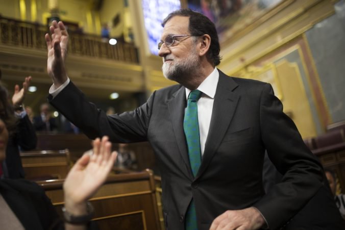 Aktualizované: Hrozí pád Rajoyovej vlády, prevzatie moci socialistami by mohlo potešiť Kataláncov