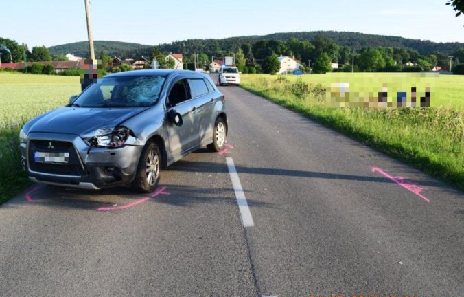 Foto: Cyklista neprežil zrážku s Mitsubishi, vodič pravdepodobne dostal mikrospánok