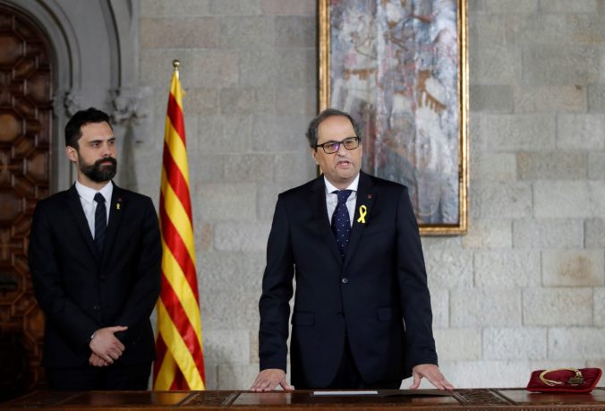 Quim Torra sa ujme vlády autonómneho Katalánska, na expremiéra Rajoya podali žalobu