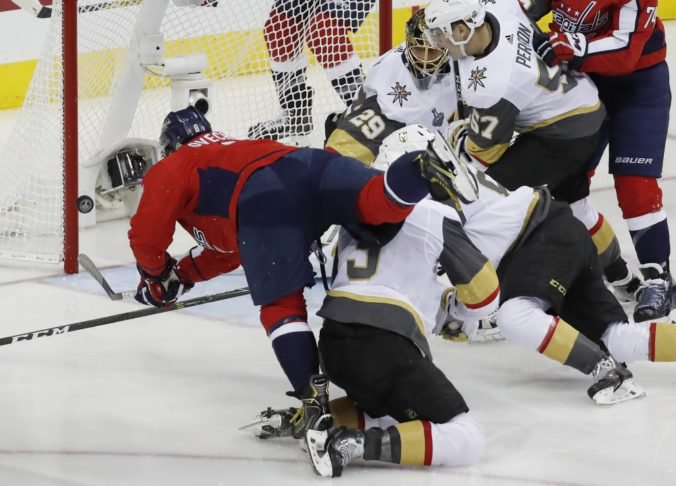 Video: Washington sa ujal vedenia vo finálovej sérii NHL, Tatar sa v drese Vegas opäť neobjavil