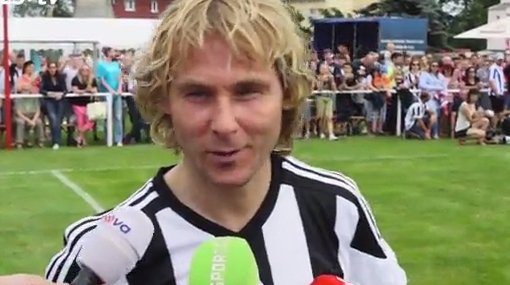 Video: Legendárny Pavel Nedvěd si zahral v ligovom stretnutí so synom, mrzí ho prehra