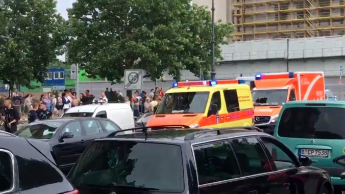 Aktualizované: V katedrále v Berlíne sa strieľalo, polícia uzavrela okolie (video)