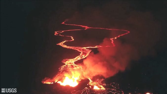 Video: Láva zo sopky Kilauea zničila desiatky domov, okres Puna museli opustiť tisíce ľudí