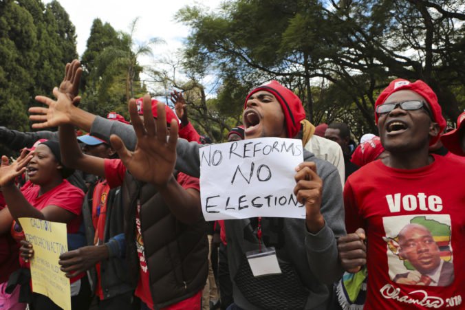 Foto: Za reformu volieb protestovali tisíce ľudí, prezident Mnangagwa prisľúbil spravodlivosť