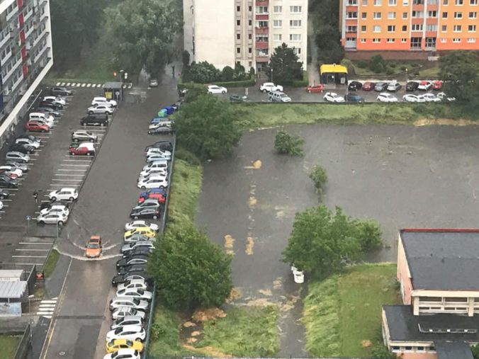 Záplavy v mestách sú dôsledkom pribúdania betónu na úkor zelene