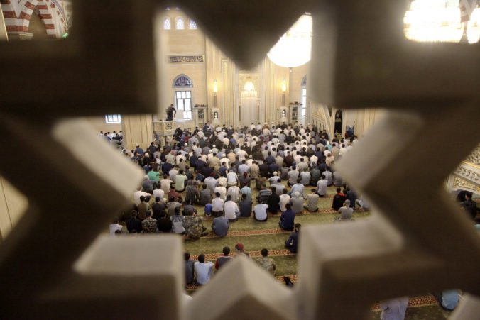 Rakúsko bojuje proti „politickému islamu“, zatvorí sedem mešít a vyhostí viacero imámov