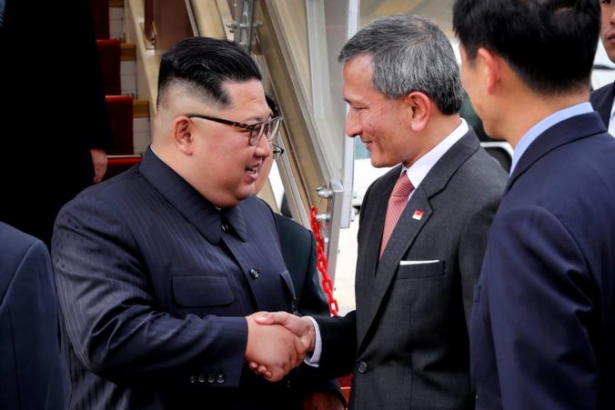 Severokórejský vodca Kim Čong-un priletel do Singapuru na plánované stretnutie s Trumpom