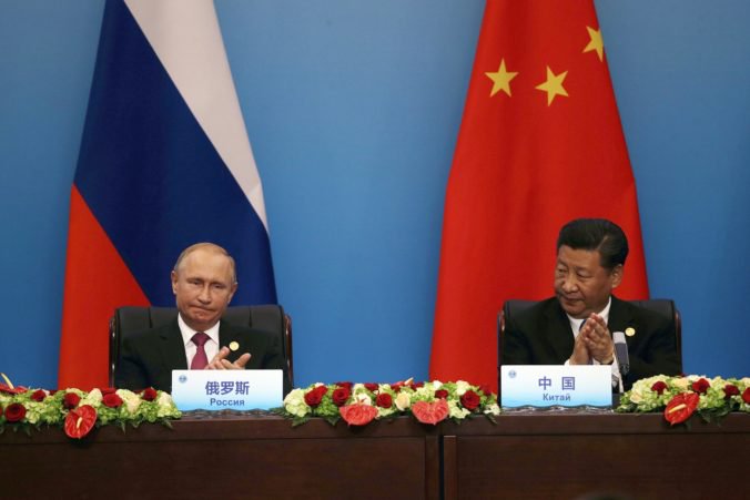 Putin na summite v Číne kritizoval negatívny postoj USA k jadrovej dohode s Iránom