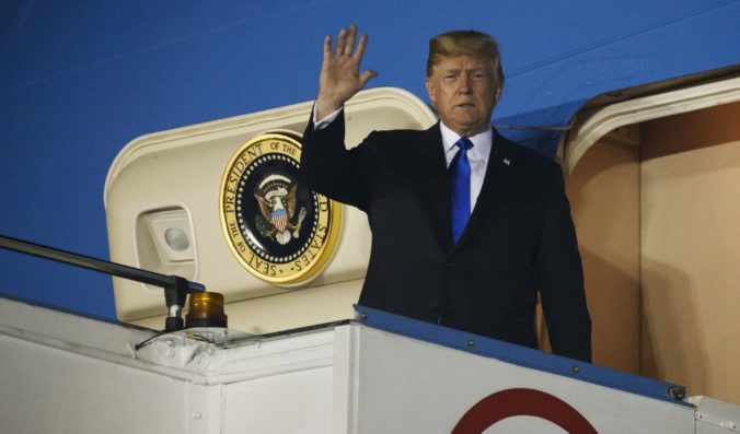 Donald Trump pricestoval do Singapuru po účasti na summite G7