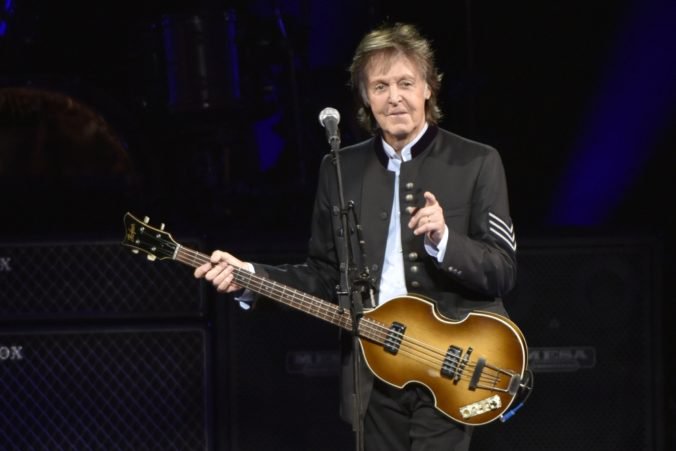 Video: Paul McCartney prekvapil fanúšikov tajným koncertom v Liverpoole