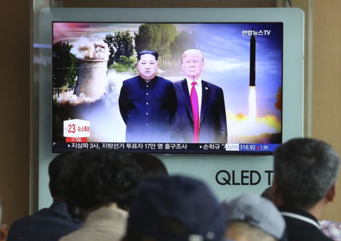 Summit Trumpa a Kim Čong-una sa začne podaním rúk, stretnutie by malo trvať do dvoch hodín