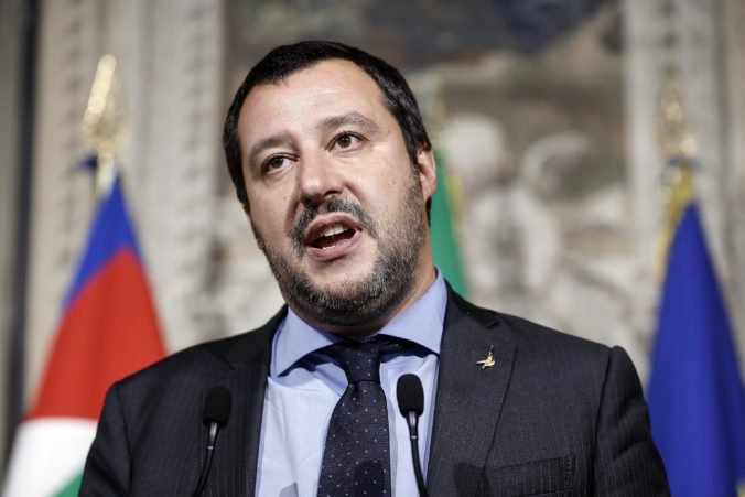 Francúzsko by sa malo ospravedlniť a splniť si povinnosti s prijímaním migrantov, tvrdí Salvini