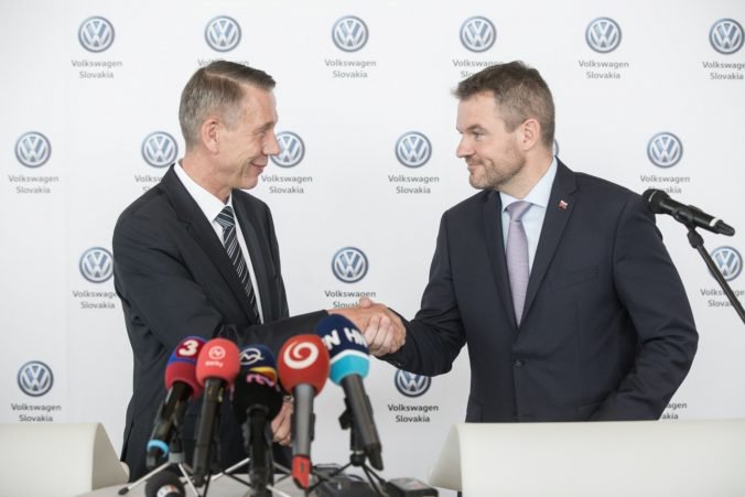 Volkswagen Slovakia môže očakávať podporu od vlády, premiér Pellegrini ocenil prínos automobilky
