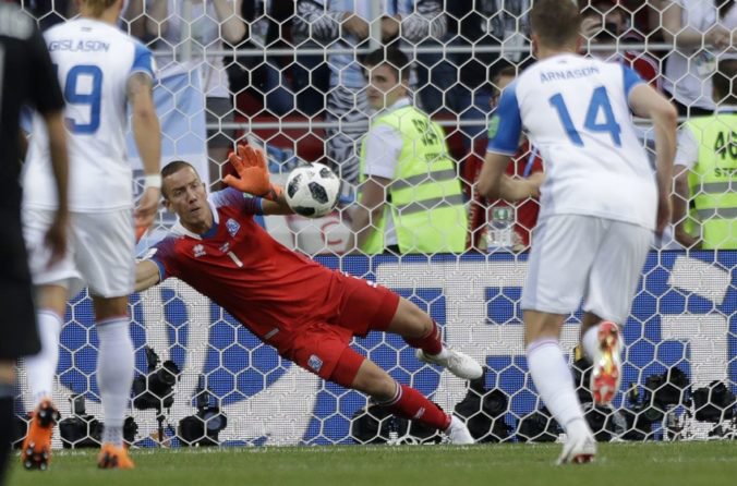 Chytil som Messiho penaltu, filmovému režisérovi v bránke Islandu sa na MS vo futbale splnil sen