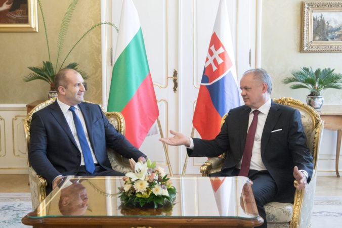 Bulharský prezident po prvý raz navštívil Slovensko, s Kiskom rokoval aj o boji s korupciou
