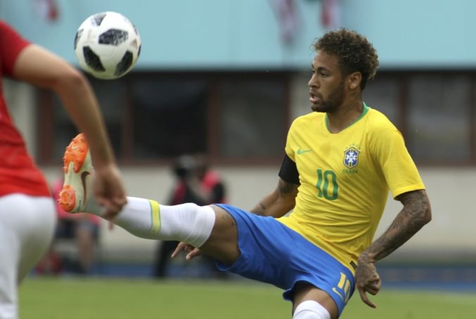 Brazílsky futbalista Neymar po problémoch s členkom pokračuje v tréningoch