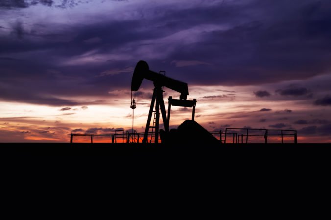 Ceny ropy zlacneli, oslabil aj vykurovací olej a benzín