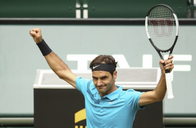 Švajčiar Roger Federer si výhrou zaistil miestenku do semifinále na turnaji v Halle