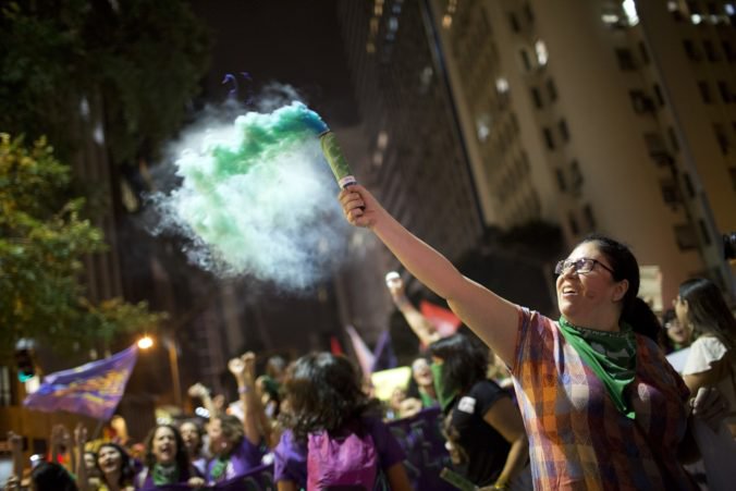 Bohaté ženy chodia na potraty a chudobné zomierajú, nieslo sa ulicami Brazílie