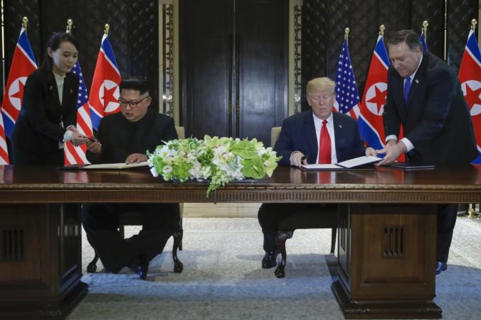 Severná Kórea podľa Trumpa stále predstavuje mimoriadne riziko, potvrdil ekonomické reštrikcie