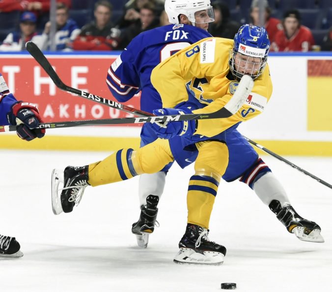 Švéd Dahlin je jednotkou draftu NHL, prvé kolo bolo očakávane bez Slovákov