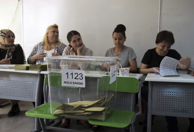 Foto: V Turecku prebiehajú voľby, veľkú šancu na víťazstvo má podľa analytikov Erdogan