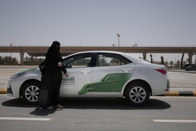 V Saudskej Arábii zrušili zákaz šoférovania ženám, podľa ultrakonzervatívcov to povedie k hriechu