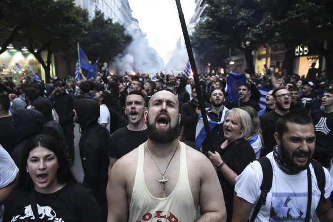 Tisícky Grékov protestovali proti dohode s Macedónskom, polícia zasahovala so slzotvorným plynom