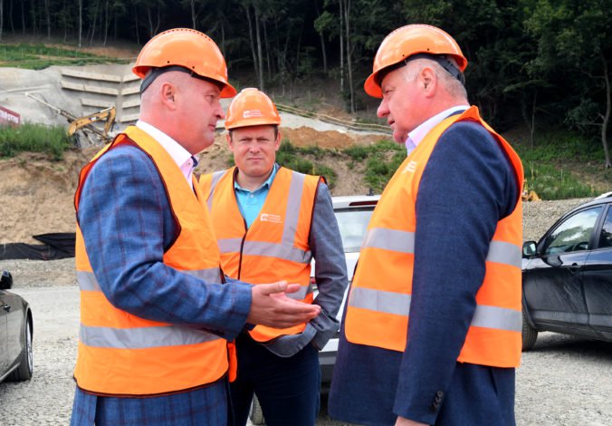 Foto: Výstavba D1 pri Prešove pokračuje podľa plánu, jej priebeh skontroloval aj minister Érsek