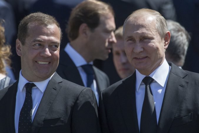 Trumpove diskriminačné clá nemôžu podľa Medvedeva ostať bez odvety, Rusko chystá protiúder