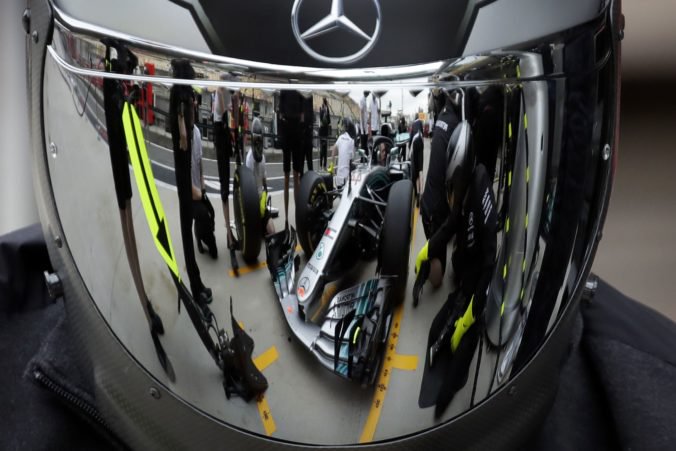 Hamiltona pred Veľkou cenou Rakúska teší vylepšenie Mercedesu, Vettel francúzsky neúspech nerieši