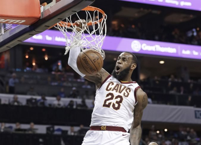Hviezda NBA LeBron James opúšťa Cleveland a stane sa voľným hráčom