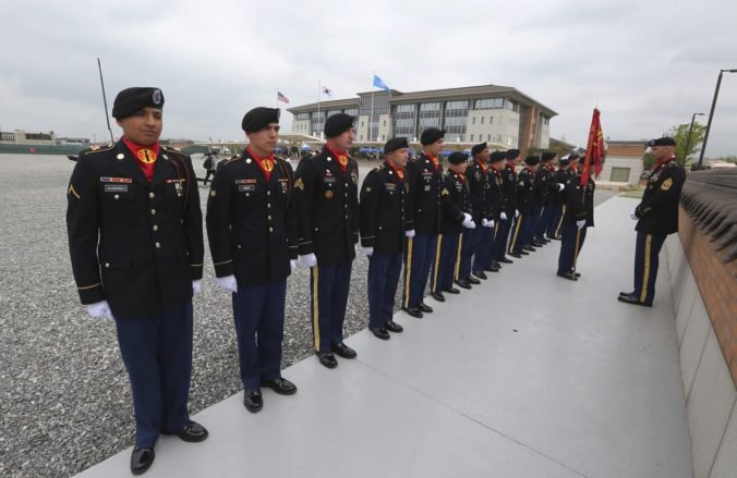 USA po siedmich desaťročiach sťahujú svojich vojakov zo Soulu