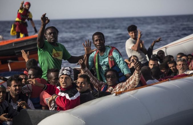 Taliansko už nevpustí do svojich prístavov lode mimovládnych organizácii s utečencami