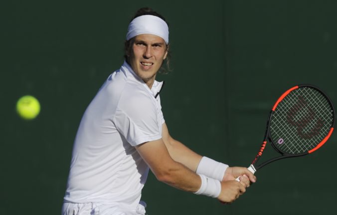 Lacko prekonal prvú prekážku na Wimbledone a vyzve obhajcu titulu Federera