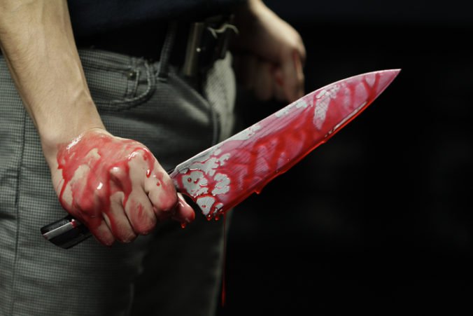 Muž zaútočil nožom na deti aj dospelých v priestoroch ubytovne pre imigrantov