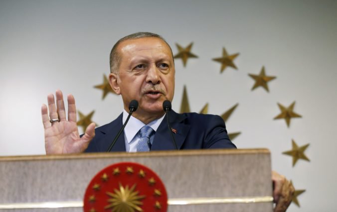 Turecko prechádza na prezidentský systém, menia sa tiež zákony