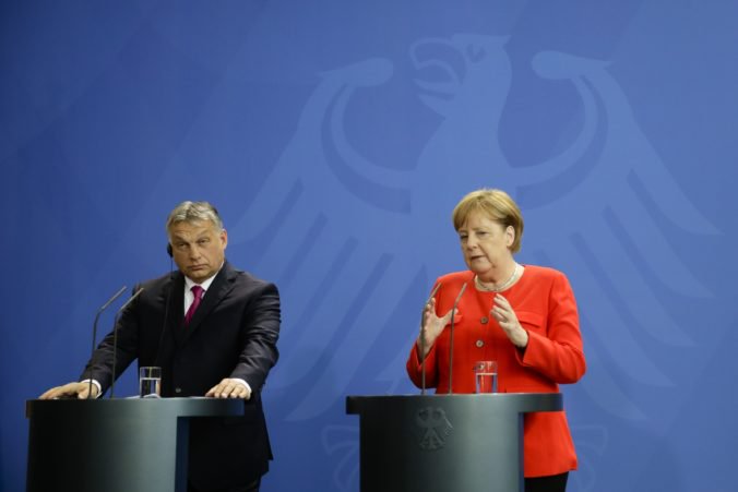 Merkelová rokovala s Orbánom, v téme migrácie si príliš nerozumeli