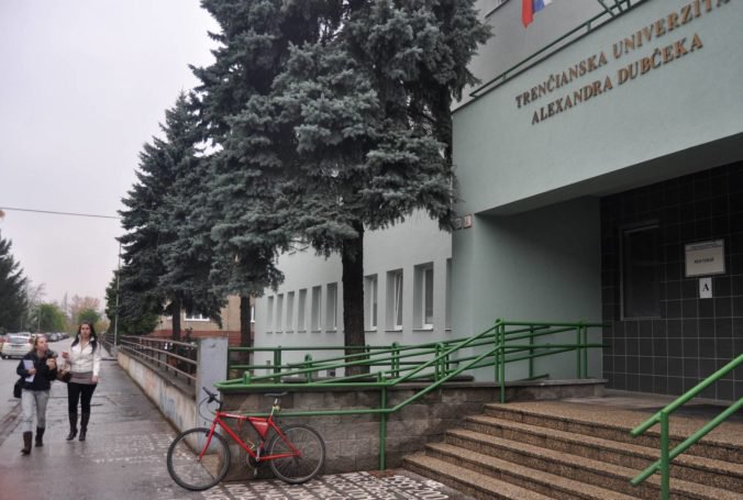 Trenčianska univerzita obnoví študentský internát, použije aj sľúbené peniaze od expremiéra Fica