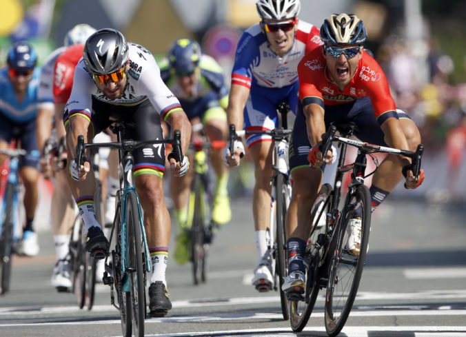 Dvojitý zásah či tri muchy jednou ranou, píšu médiá o triumfe Sagana v druhej etape Tour de France