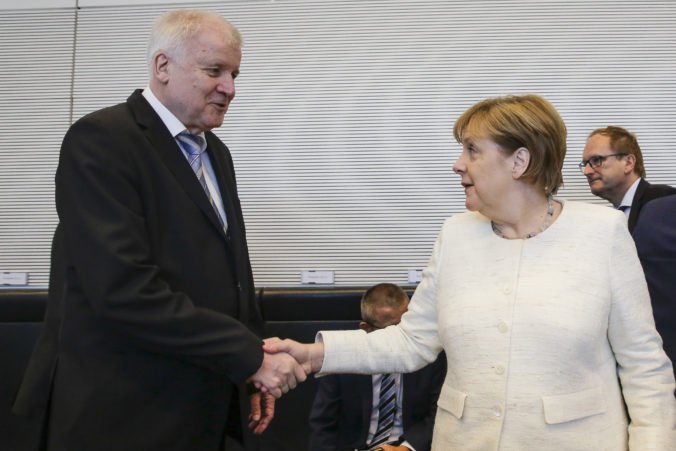 Nemecký minister vnútra Horst Seehofer považuje spor s Merkelovou ohľadom migrácie za uzavretý