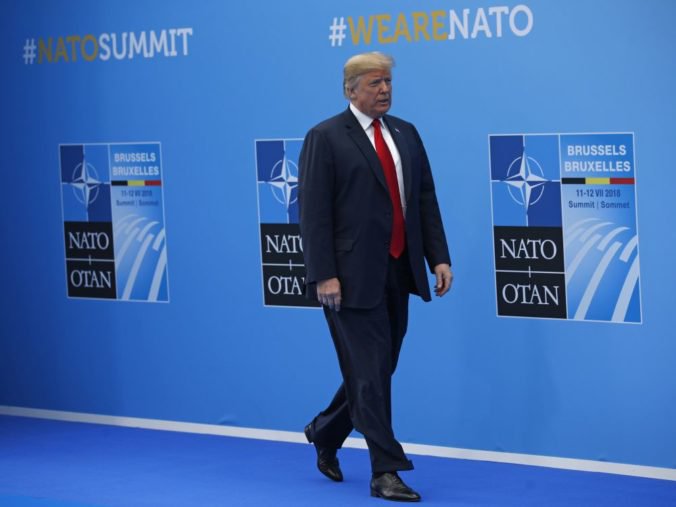 Kanada chce viesť výcvik jednotiek NATO v Iraku, Trump začal summit verbálnym útokom voči Nemecku