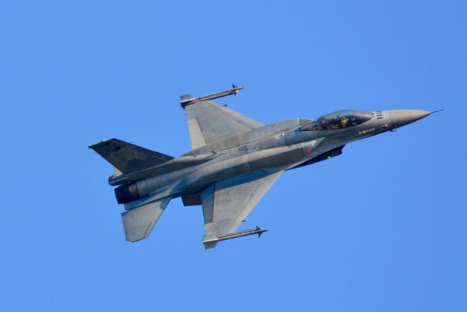 Pellegriniho vláda by mala schváliť nákup amerických stíhačiek F-16 i výmenu zastaraných radarov