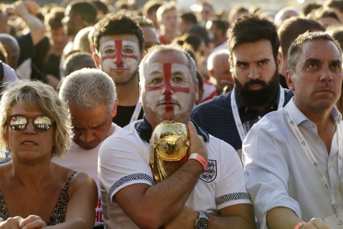 FIFA vyšetruje popevky anglických fanúšikov počas semifinále s Chorvátskom