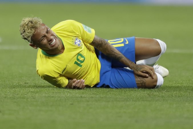 Marco van Basten nabáda Neymara, aby sa vyhol teatrálnym prejavom na ihrisku lebo bude na smiech