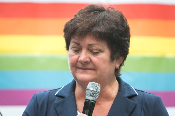 Ombudsmanka Patakyová nevidí progres v právach LGBTI ľudí a opäť vyvesí z okna dúhovú vlajku