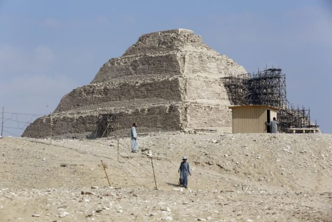Archeológovia v Egypte objavili mumifikačnú dielňu aj komunitné pohrebisko