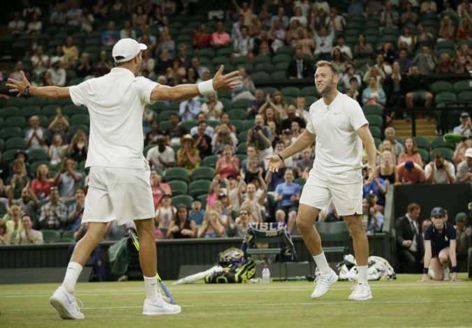 Mike Bryan a Jack Sock po tuhom boji vo finále Wimbledonu získali titul zo štvorhry